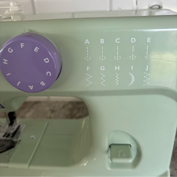 Janome New Home Sewing Machine Model 525B Sewing Machine Works Mystical Mint - Picture 4 of 10